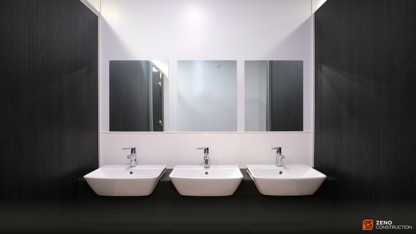 Zeno Construction changing room, fifth angle