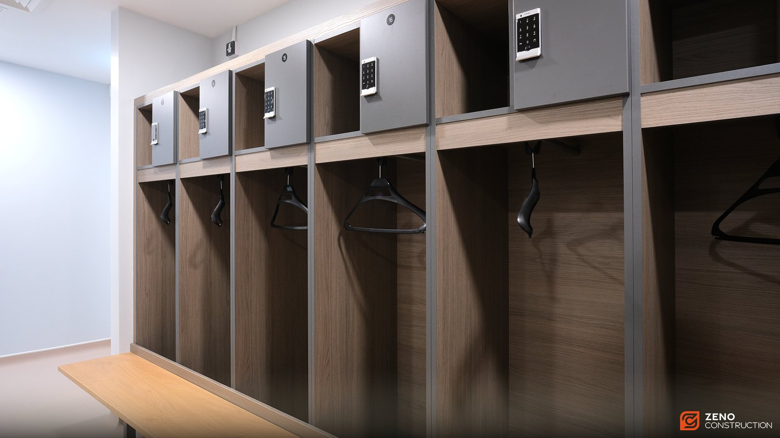 Zeno Construction changing room, sixth angle