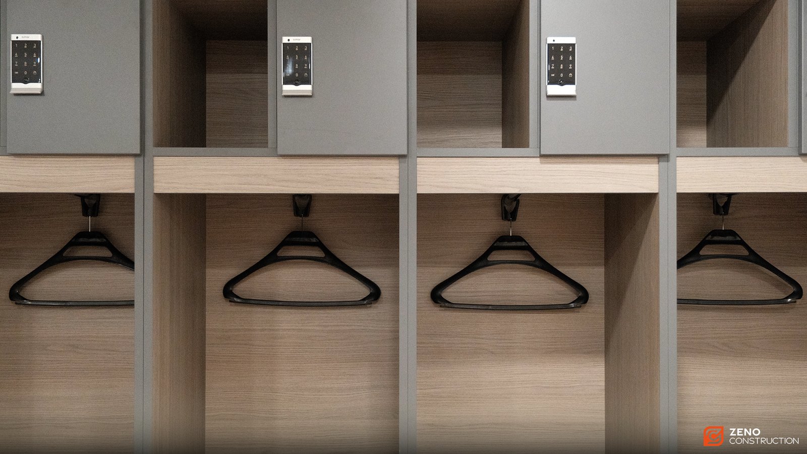Zeno Construction changing room, tenth angle